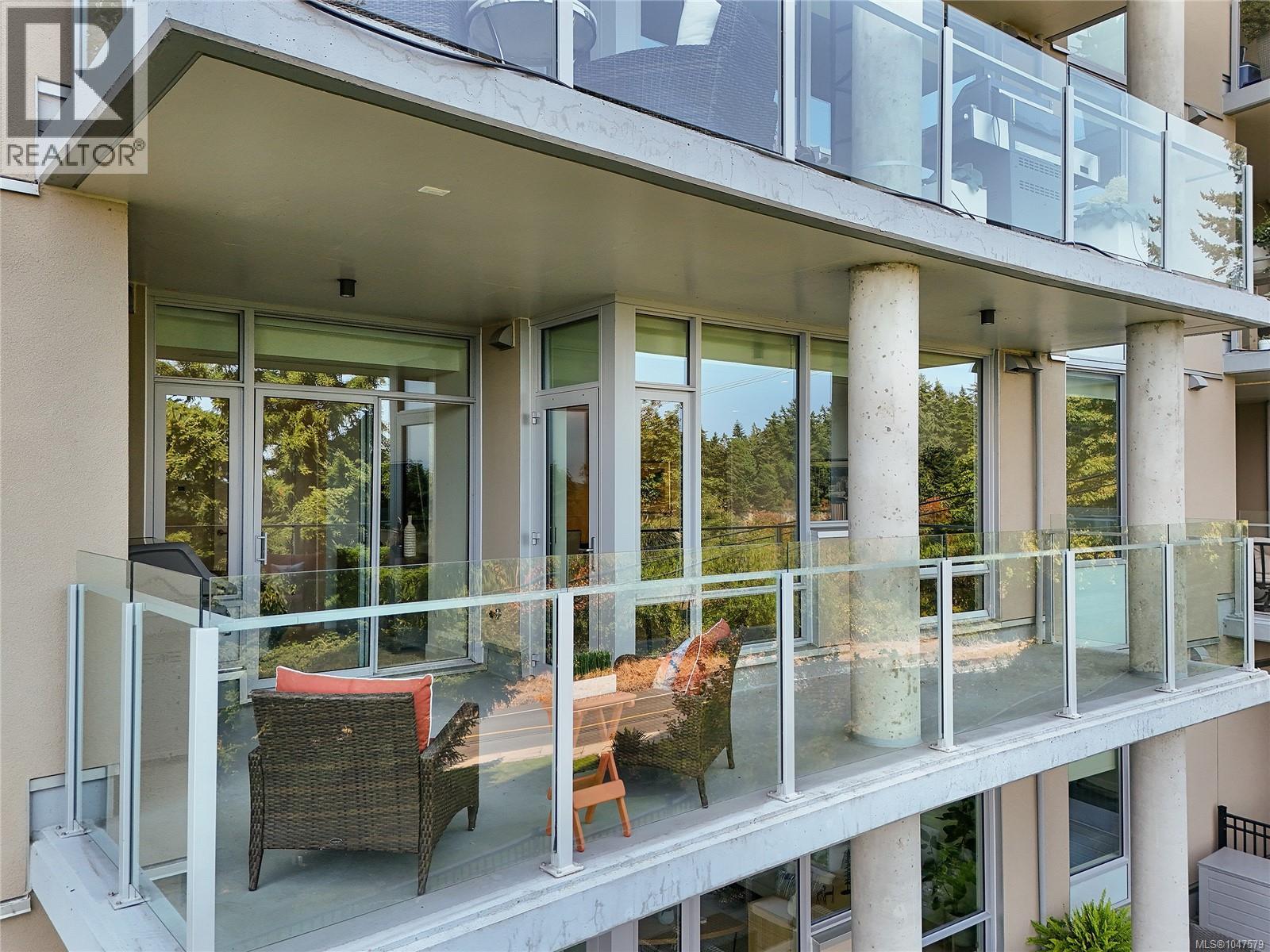 202 5388 Hill Rise Terrace, Saanich