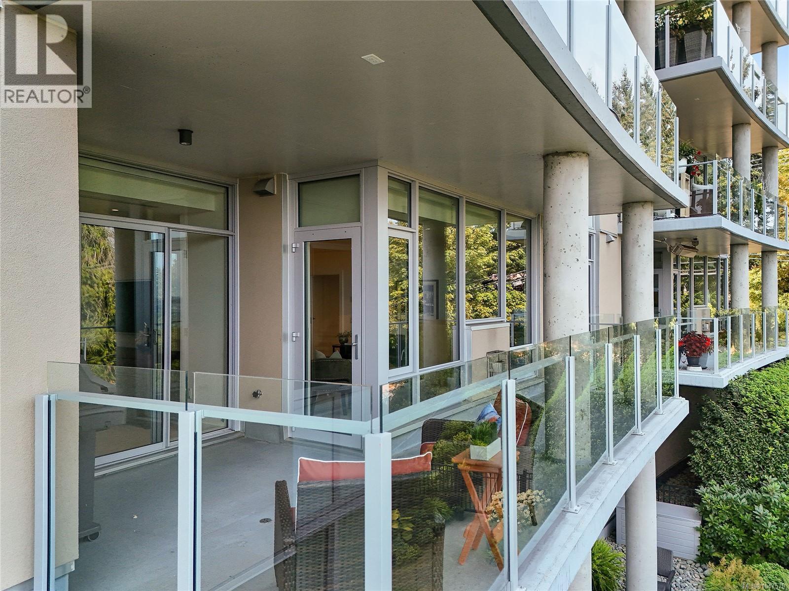 202 5388 Hill Rise Terrace, Saanich