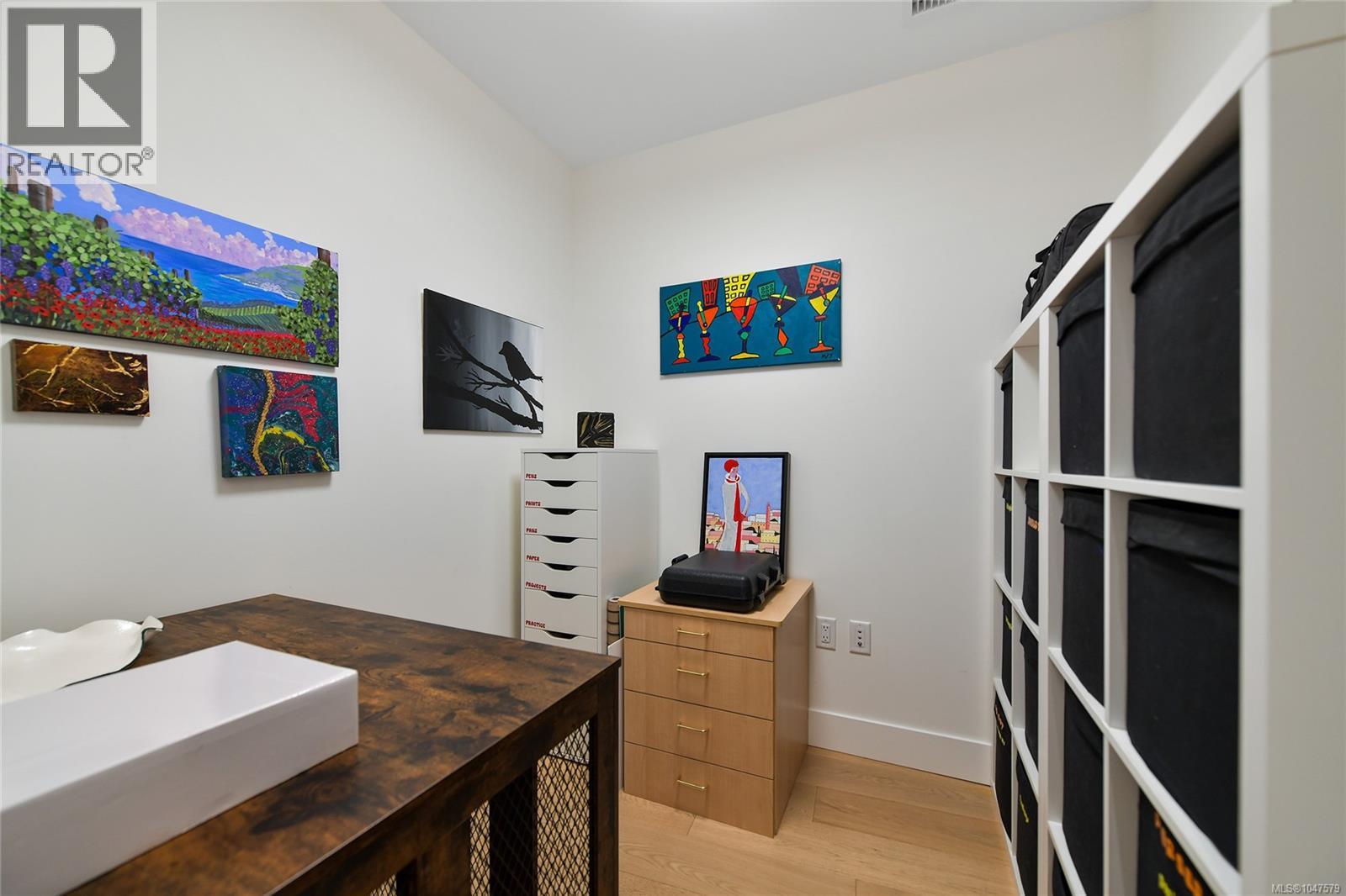 202 5388 Hill Rise Terrace, Saanich