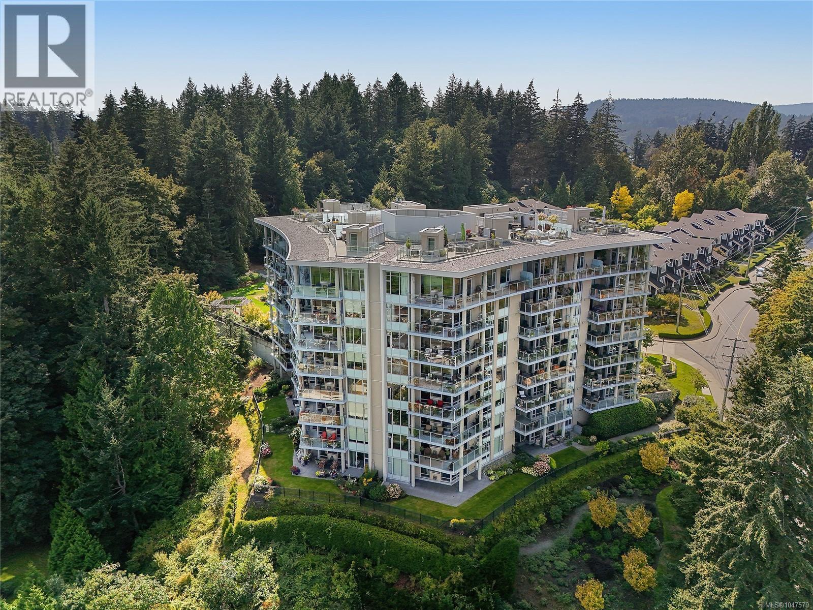 202 5388 Hill Rise Terrace, Saanich