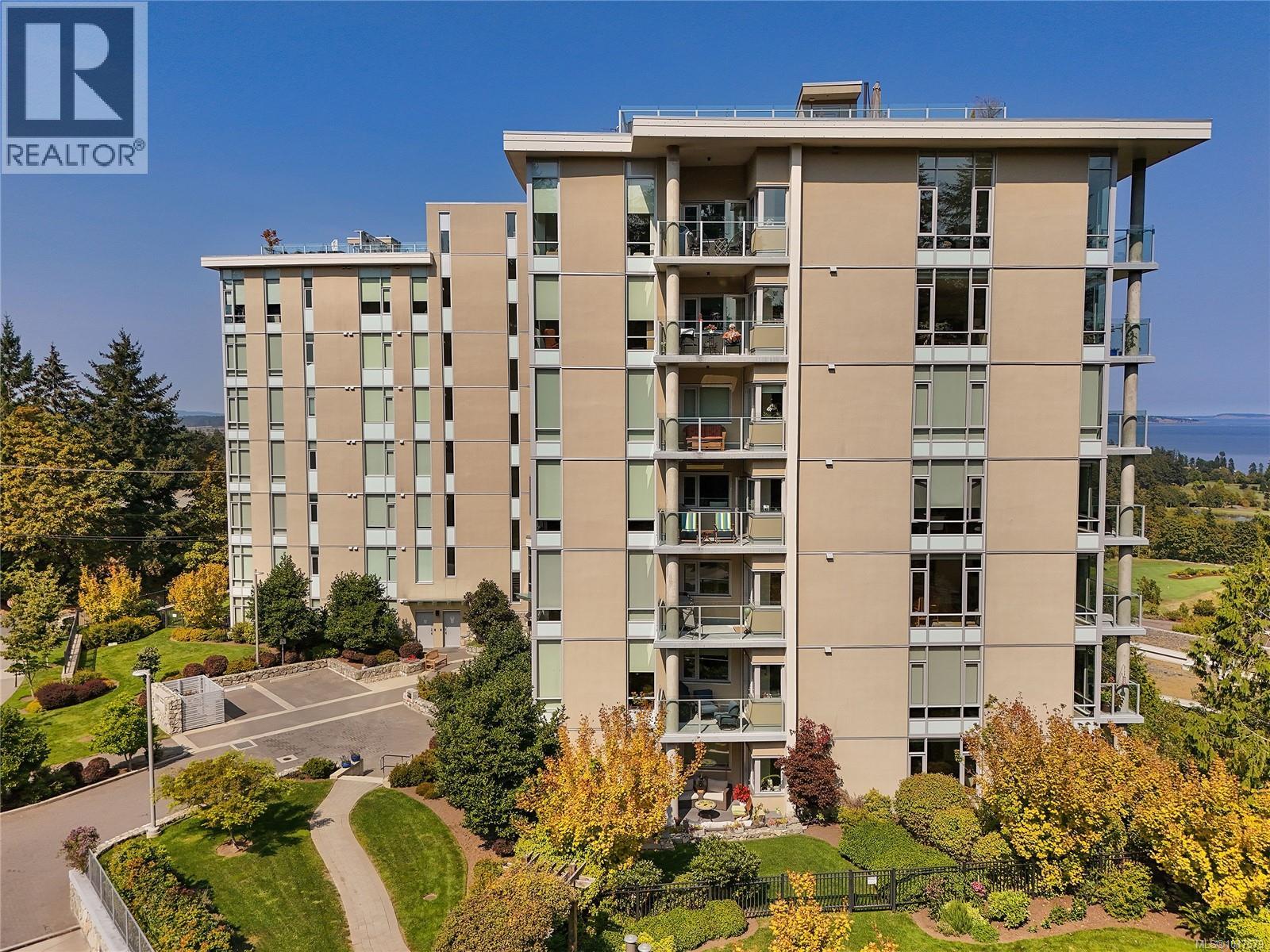 202 5388 Hill Rise Terrace, Saanich