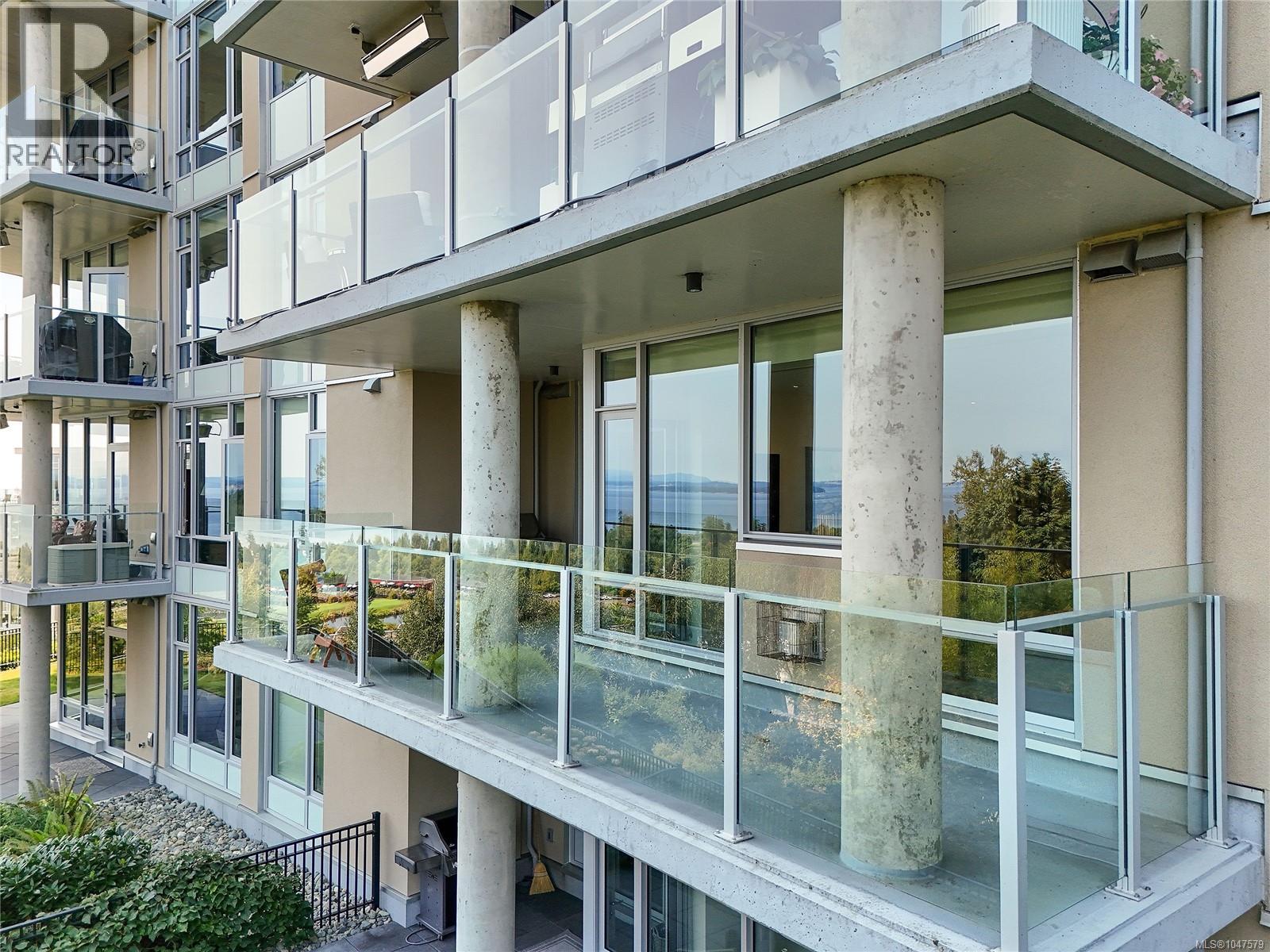 202 5388 Hill Rise Terrace, Saanich