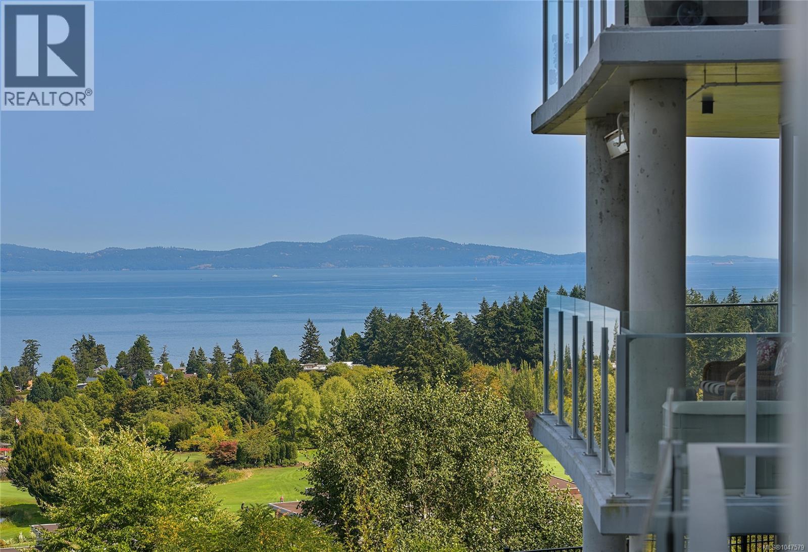 202 5388 Hill Rise Terrace, Saanich