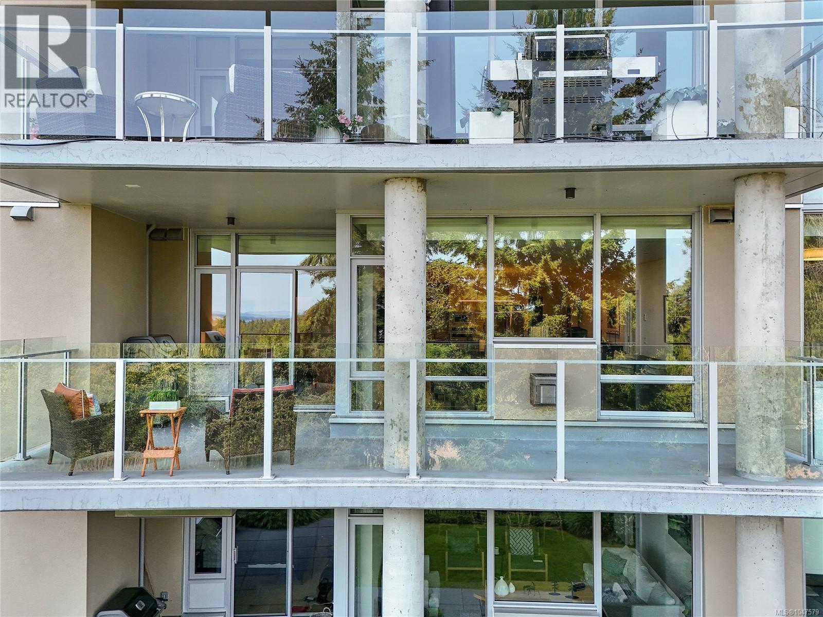 202 5388 Hill Rise Terrace, Saanich