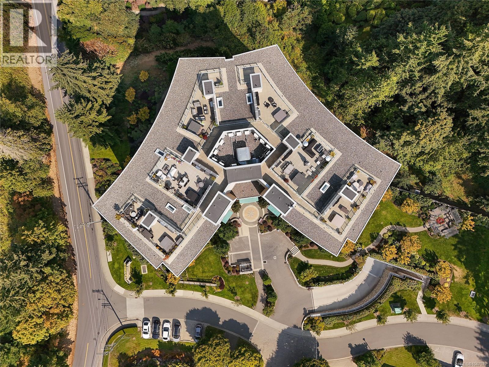 202 5388 Hill Rise Terrace, Saanich