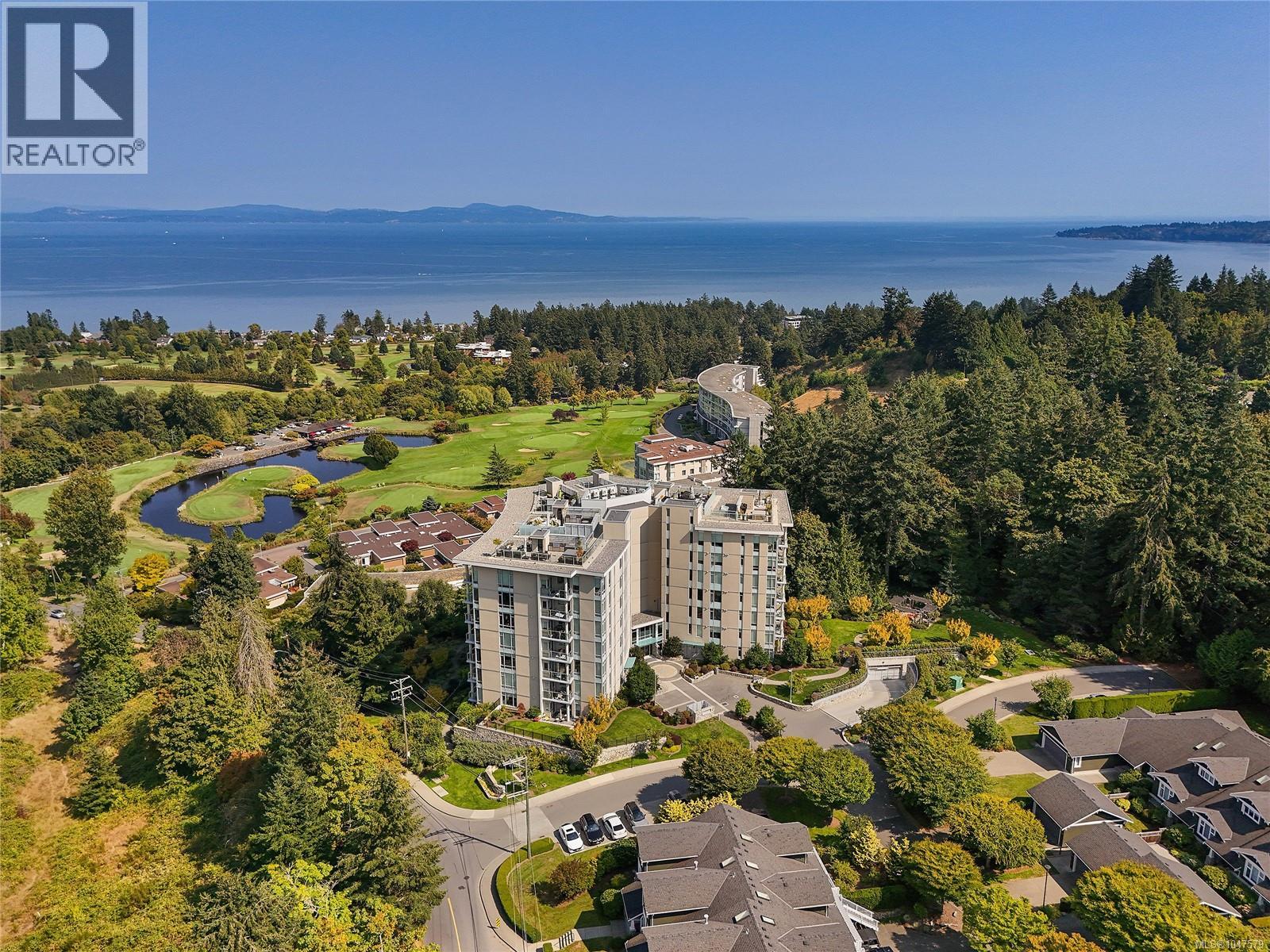 202 5388 Hill Rise Terrace, Saanich
