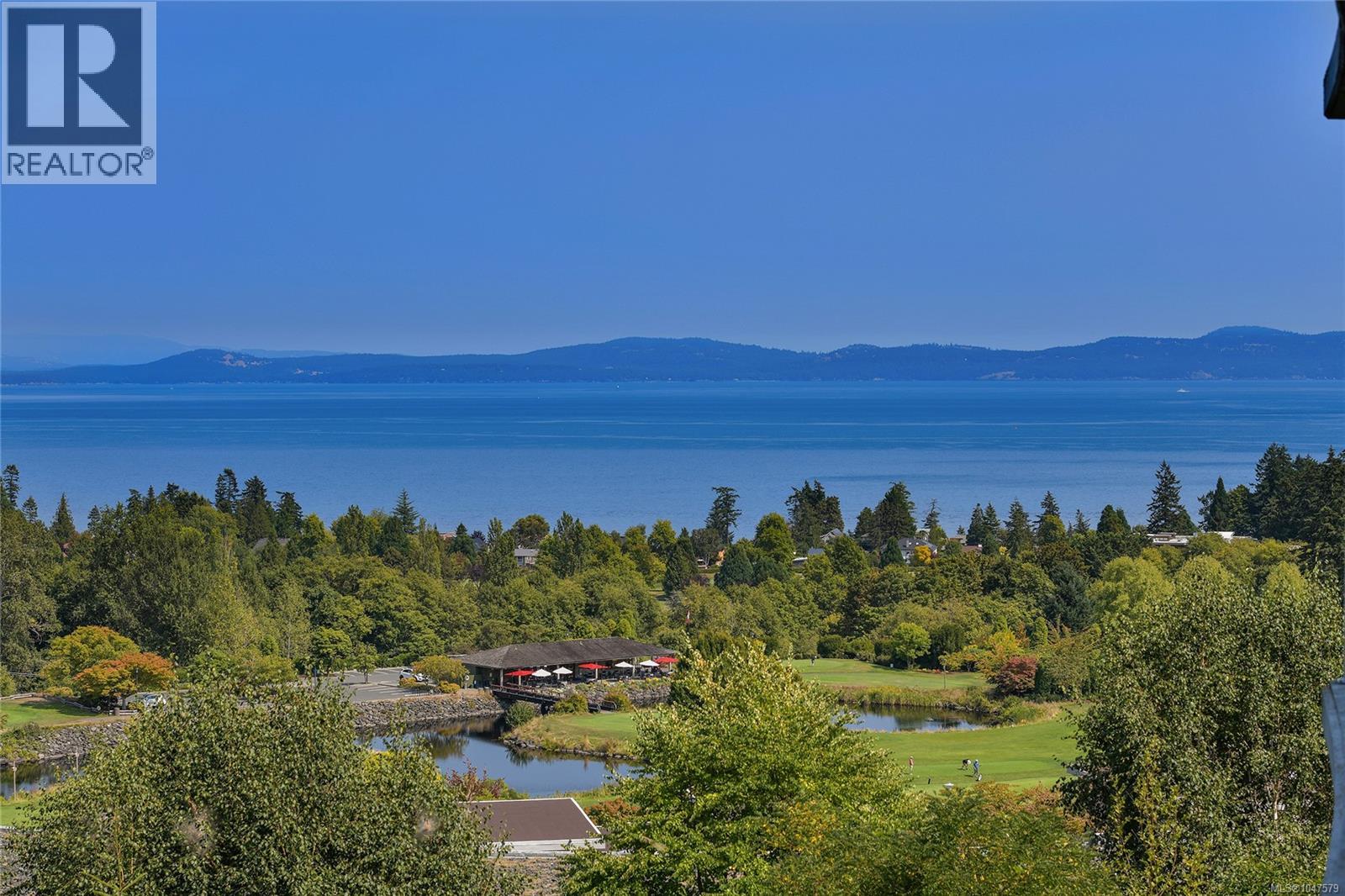 202 5388 Hill Rise Terrace, Saanich