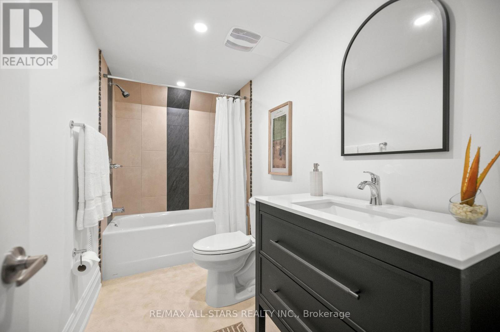 139 RHODES CIRCLE - Image 37
