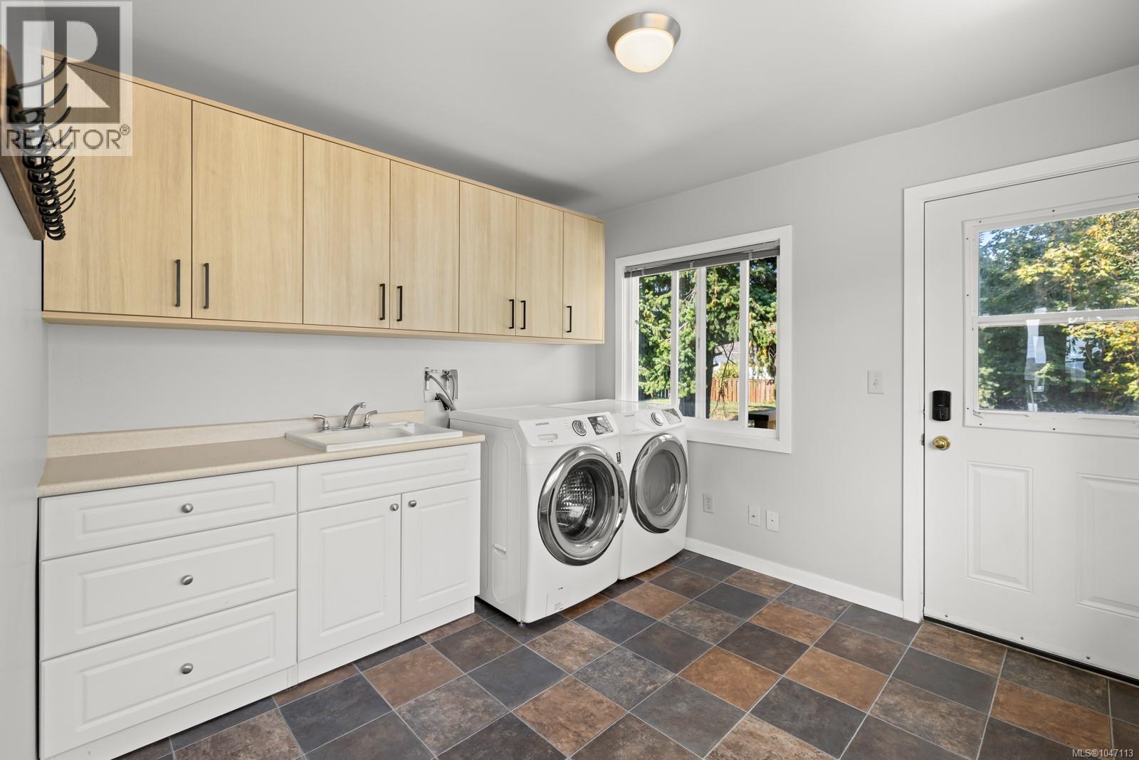 3944 Circle Dr - 9