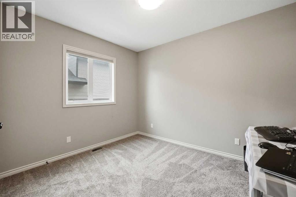 13 Churchill Place - Image 28