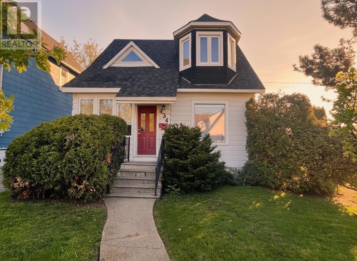 434 Hebert ST - 2