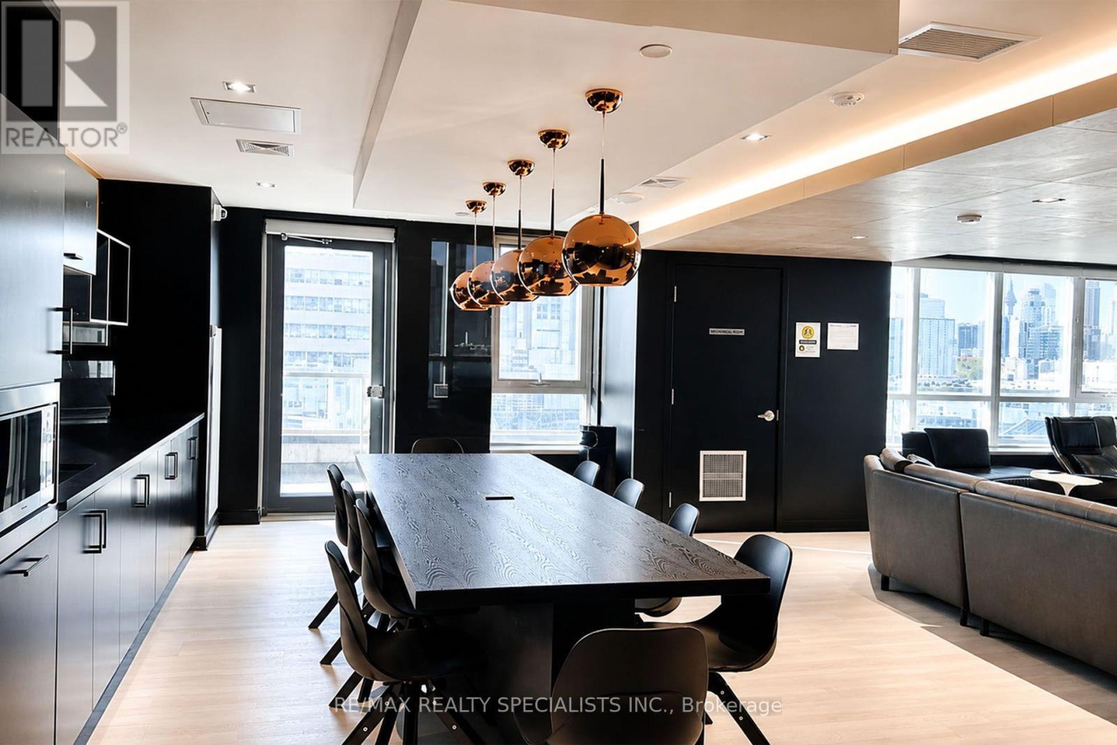 #604 181 HURON STREET - 23