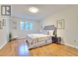 Family room - 22 Chiltern Hill, Richmond Hill, ON L4B3B8 Photo 10