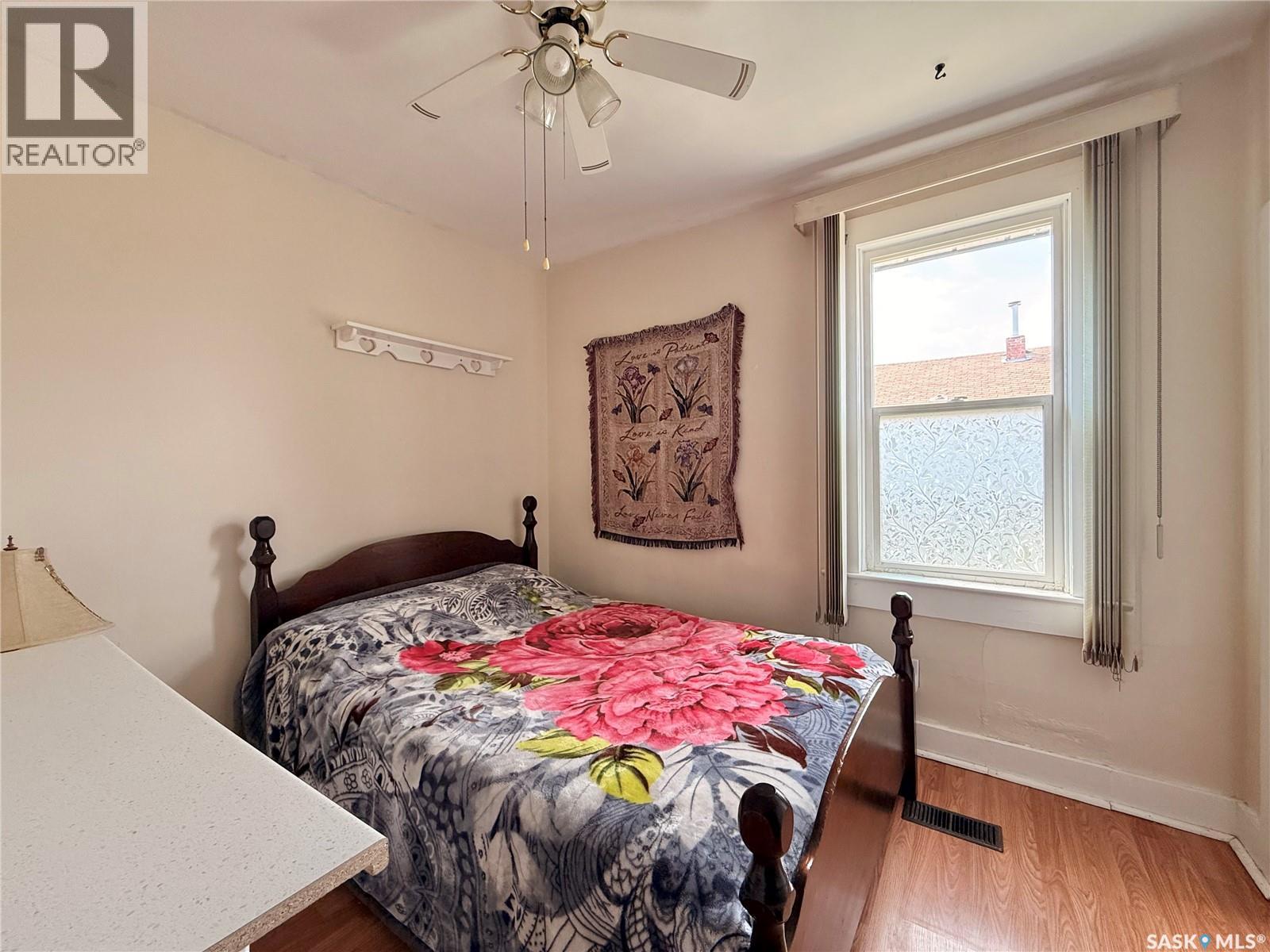 309 Railway AVENUE W - 16