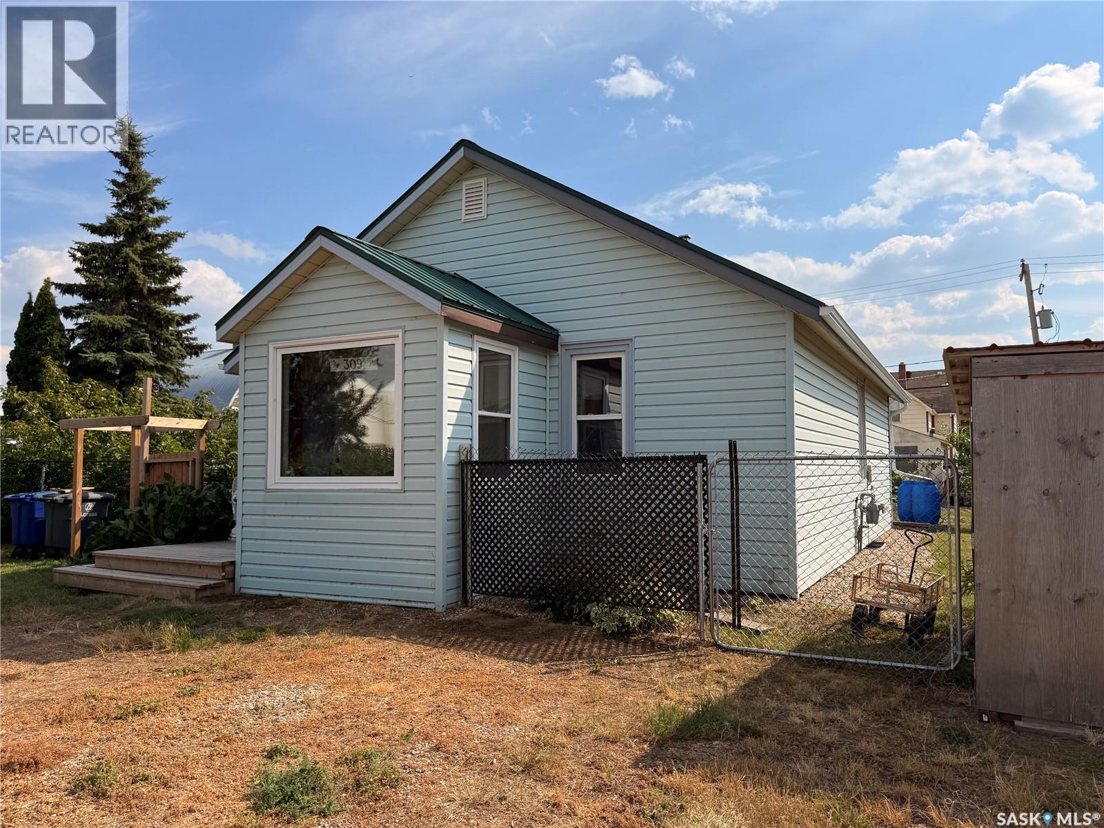 309 Railway AVENUE W - 20
