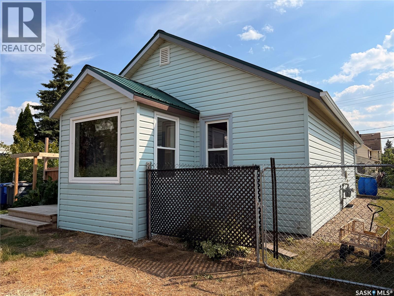 309 Railway AVENUE W - 21