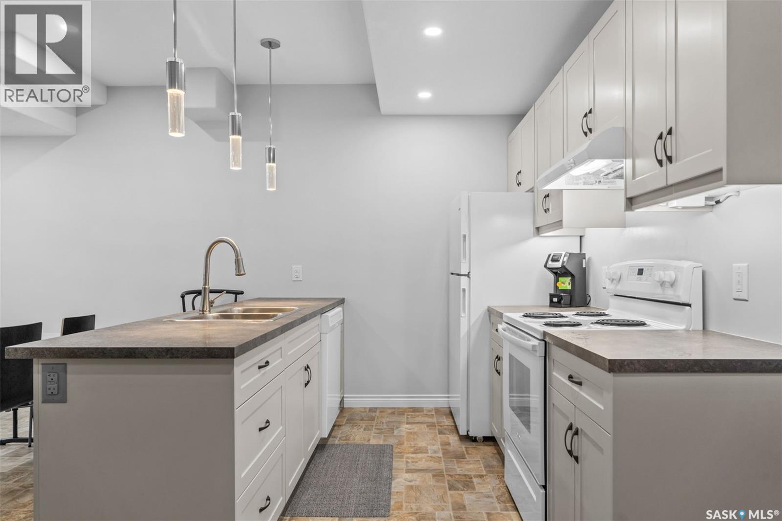 503 8th AVENUE E - Image 31