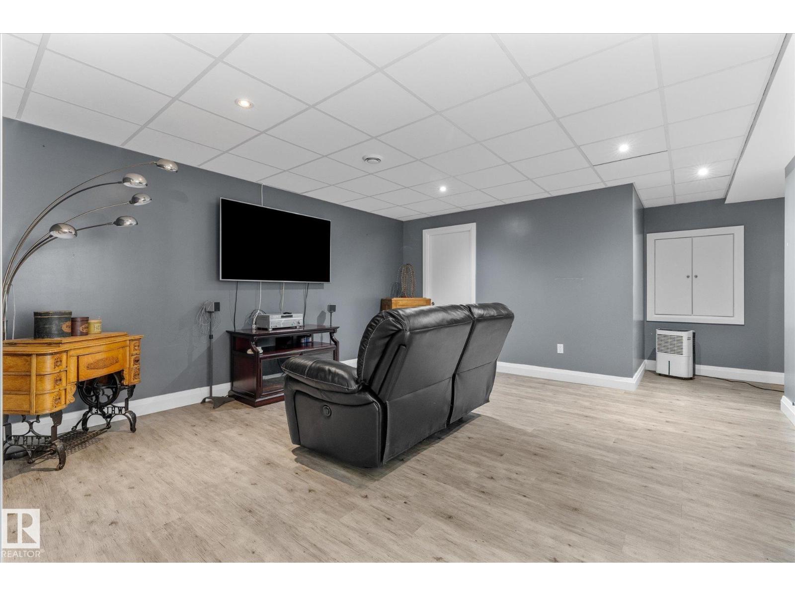 116 GILMORE WY - 26