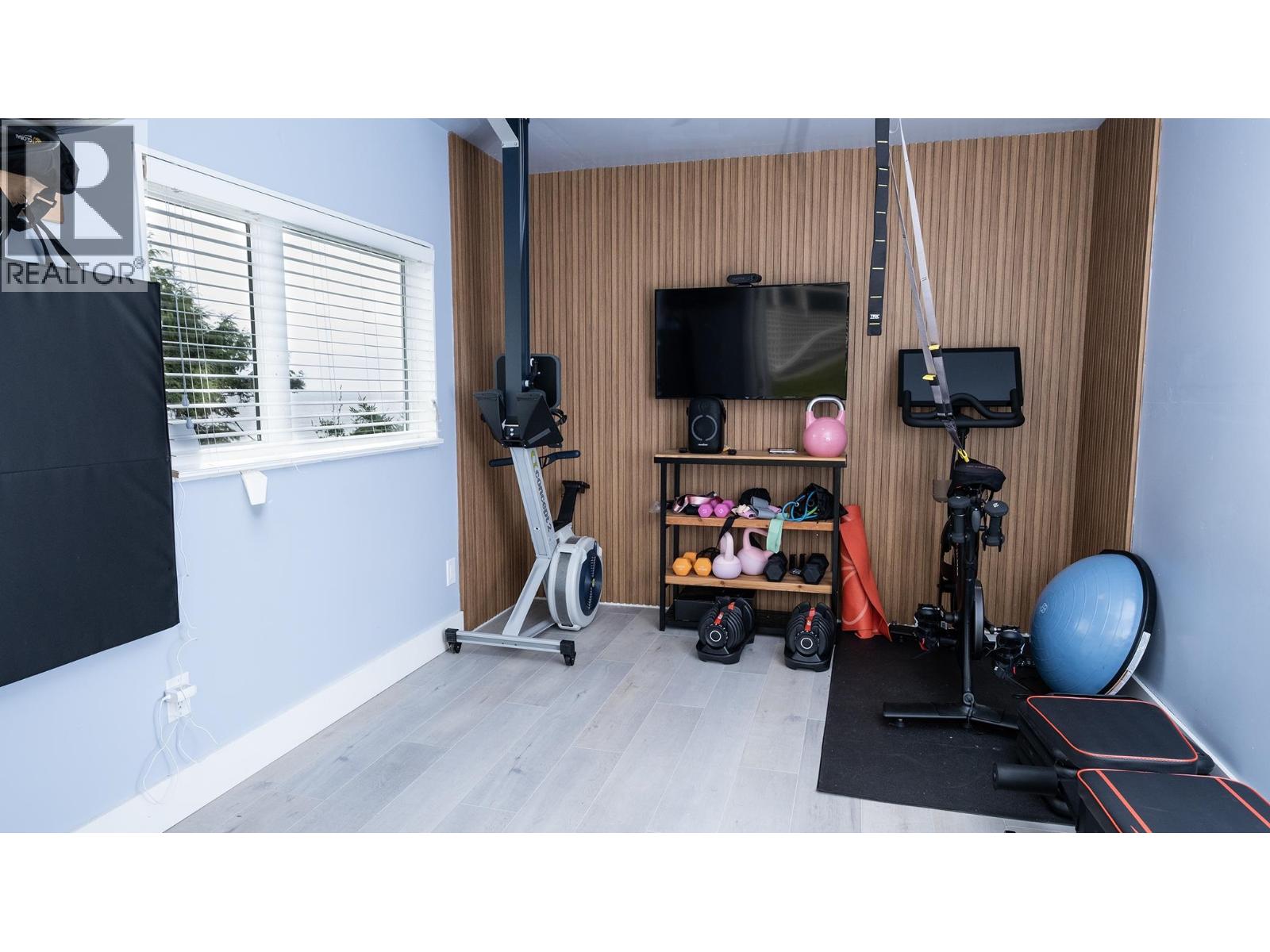 6221 SUNSHINE COAST HIGHWAY, Sechelt