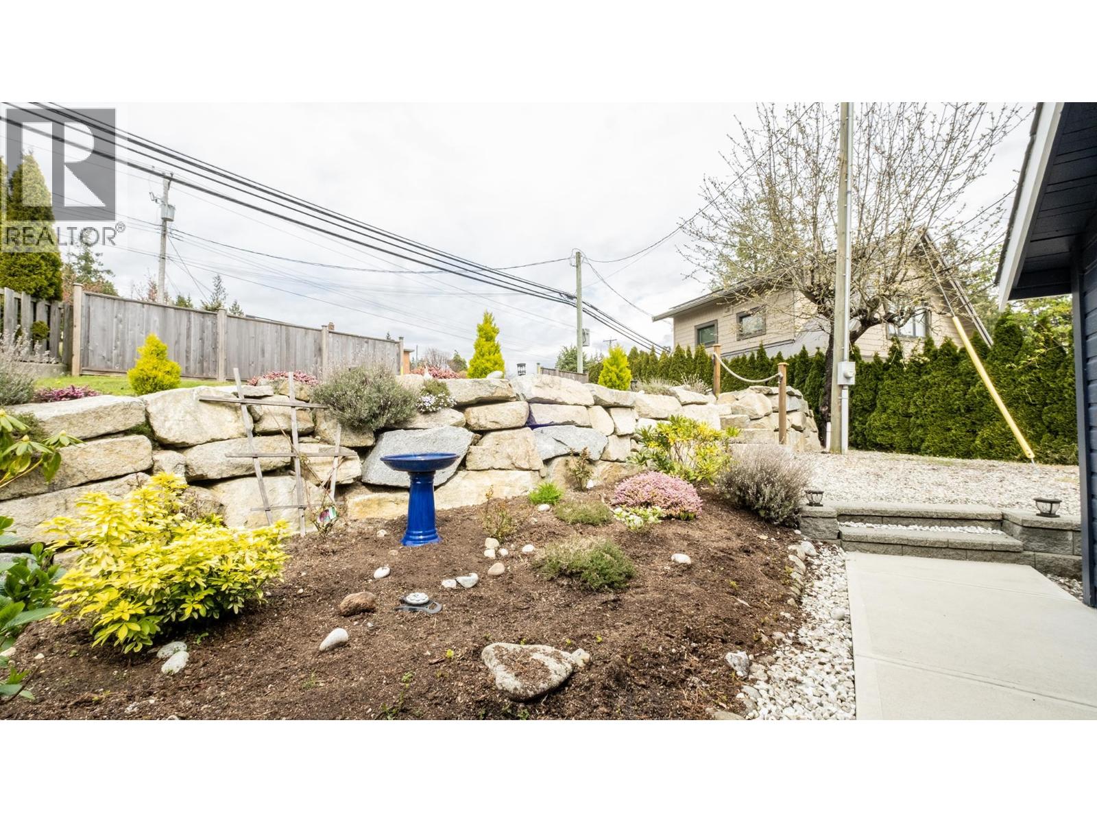 6221 SUNSHINE COAST HIGHWAY, Sechelt