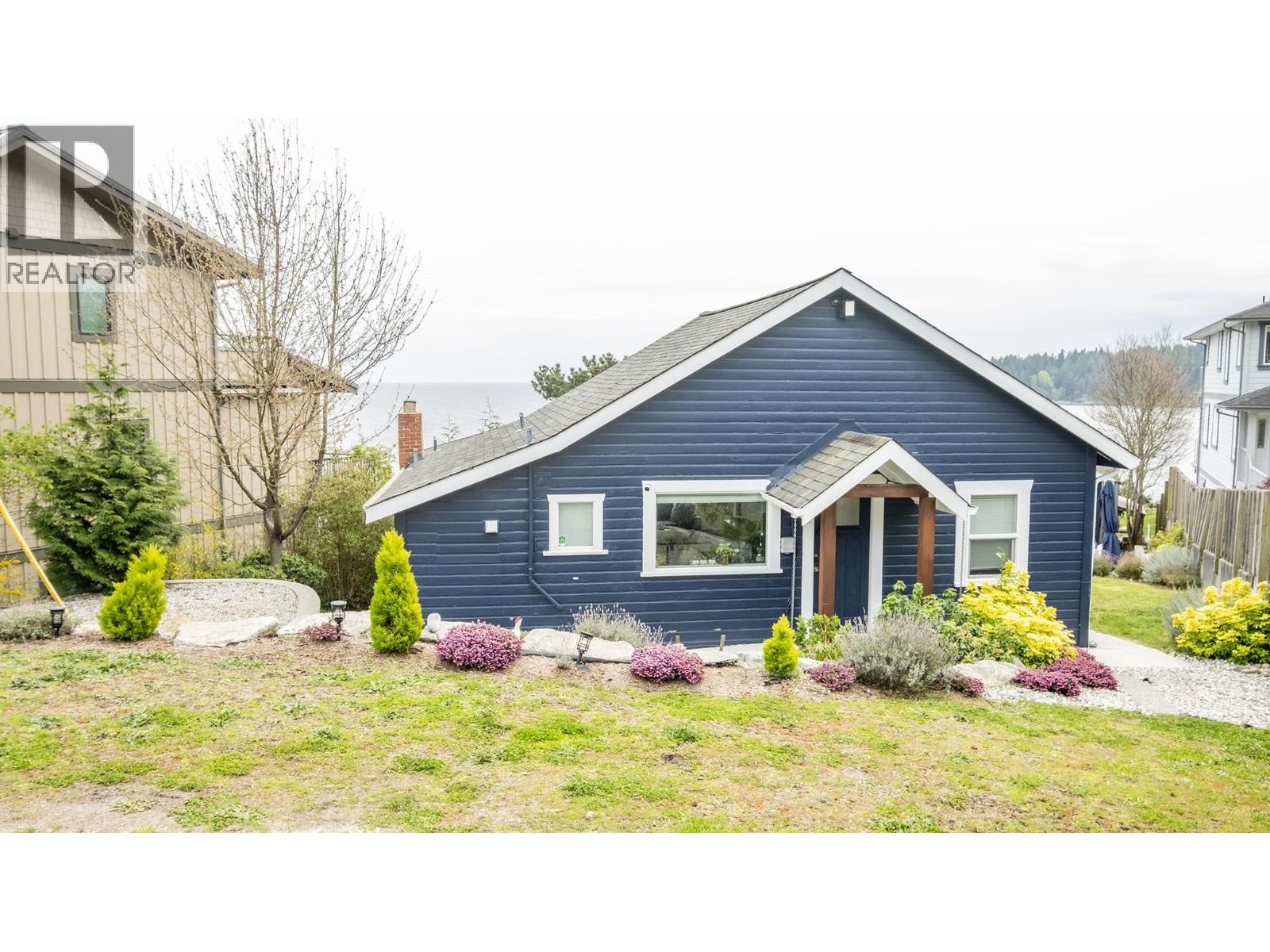 6221 SUNSHINE COAST HIGHWAY, Sechelt