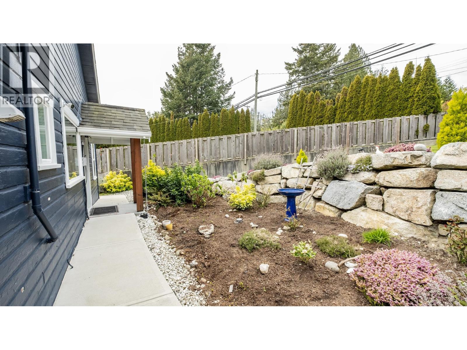 6221 SUNSHINE COAST HIGHWAY, Sechelt