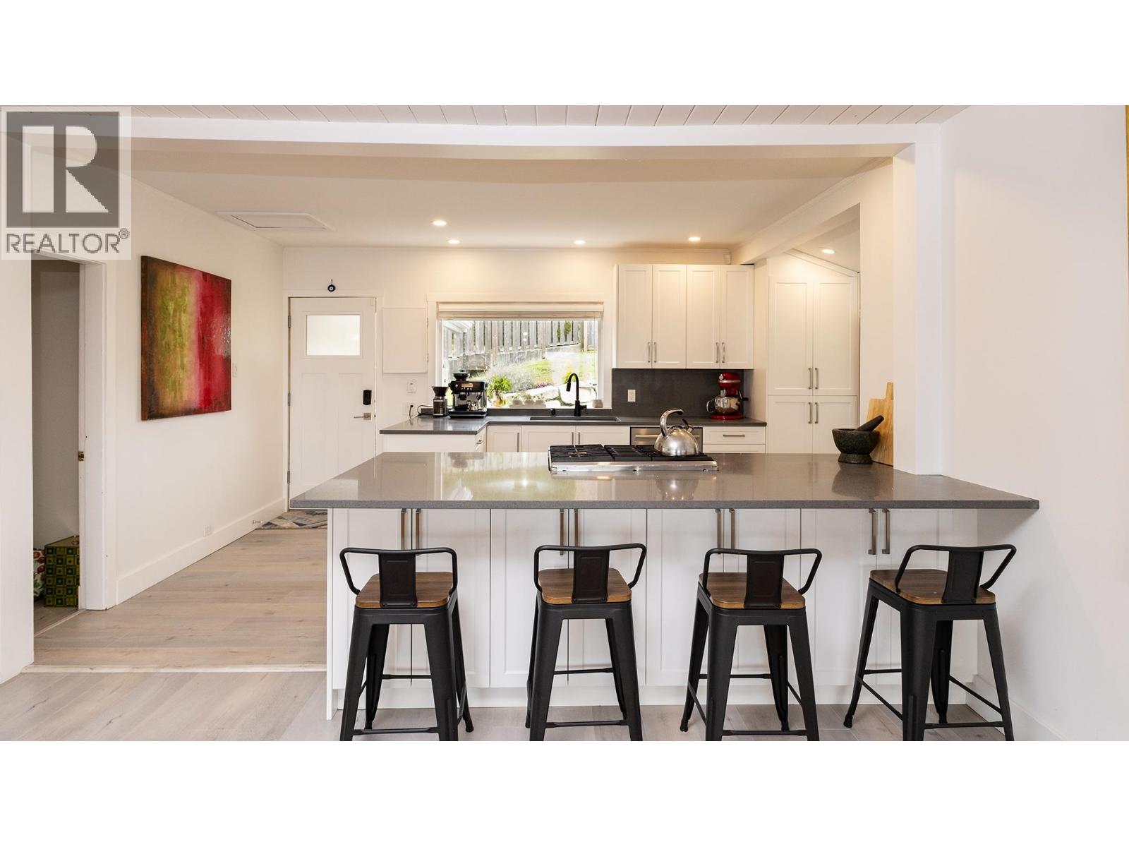 6221 SUNSHINE COAST HIGHWAY, Sechelt