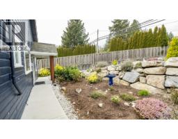 6221 Sunshine Coast Highway, Sechelt, BC V7Z0M1 Photo 37