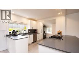 6221 Sunshine Coast Highway, Sechelt, BC V7Z0M1 Photo 8