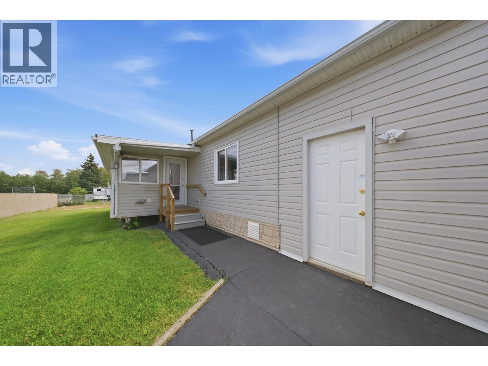 8516 98 AVENUE - Image 34