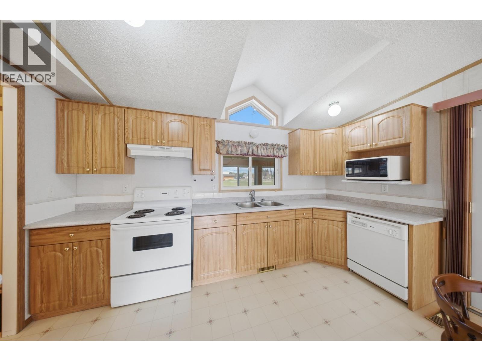 8516 98 AVENUE - 11