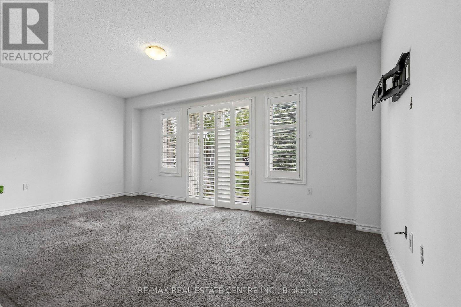 #30O 30 OLDFIELD DRIVE - 17