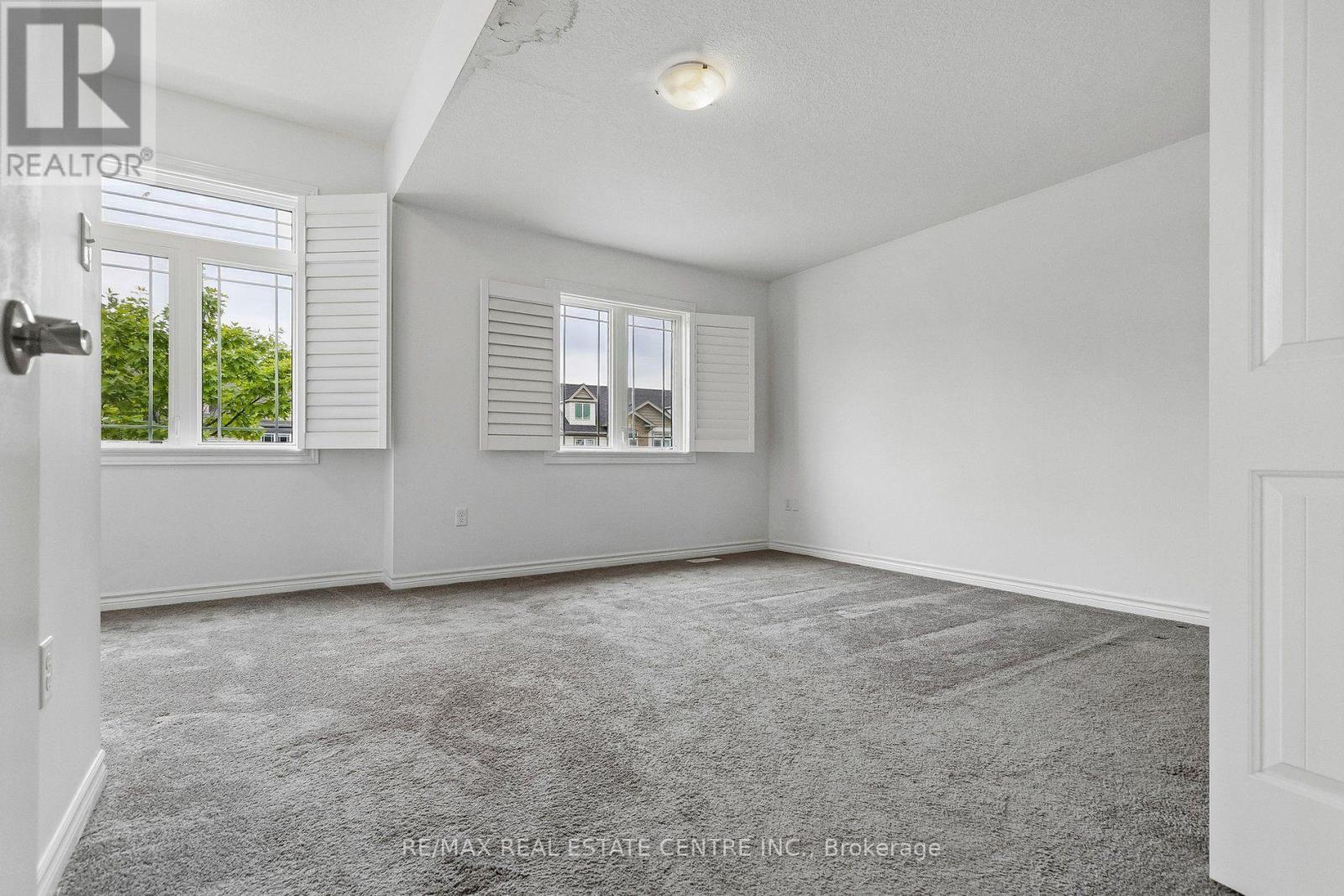 #30O 30 OLDFIELD DRIVE - Image 24