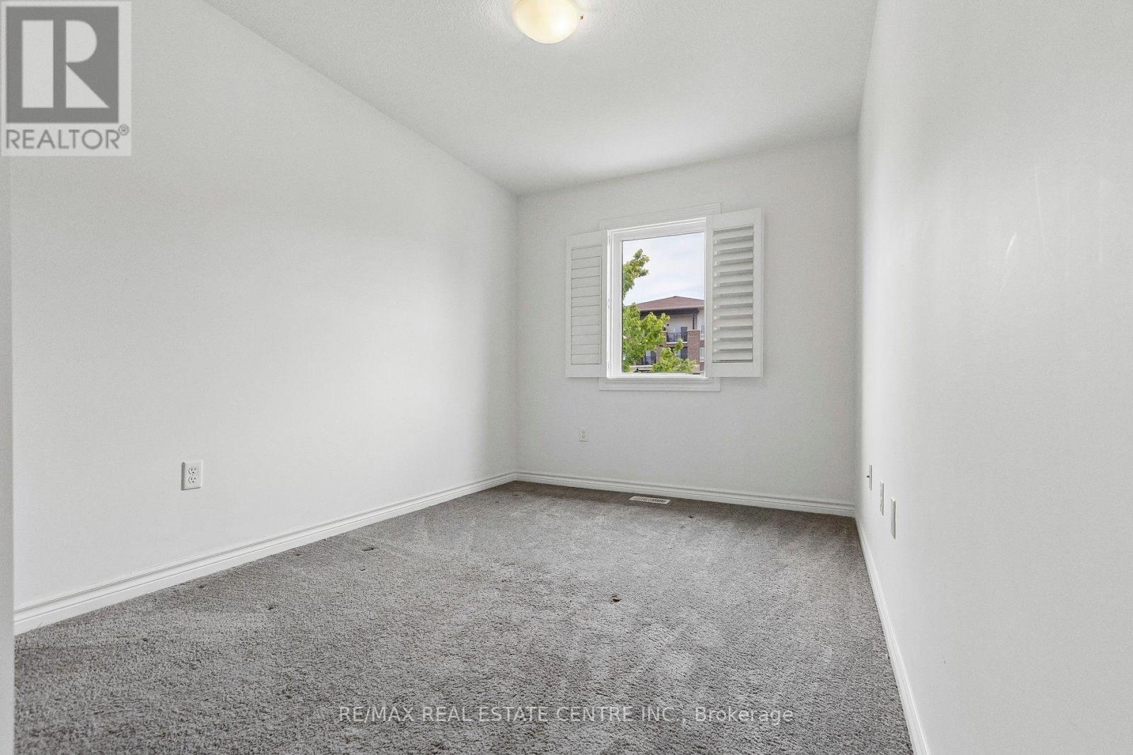 #30O 30 OLDFIELD DRIVE - Image 30