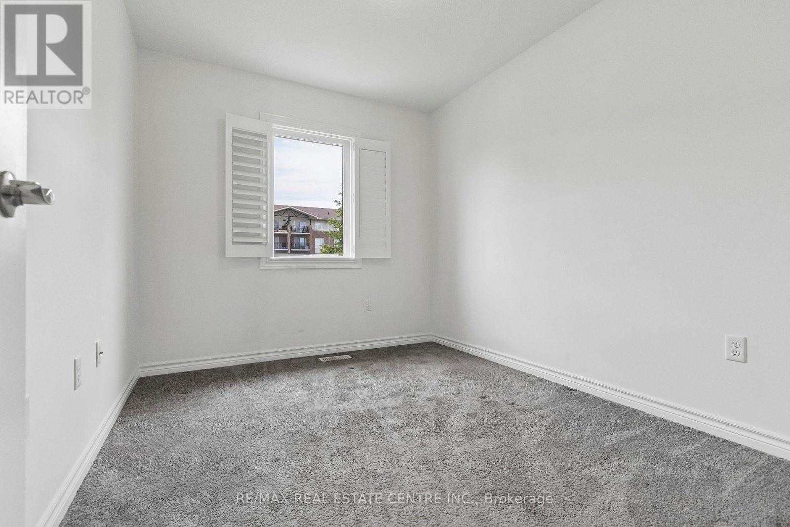 #30O 30 OLDFIELD DRIVE - Image 33