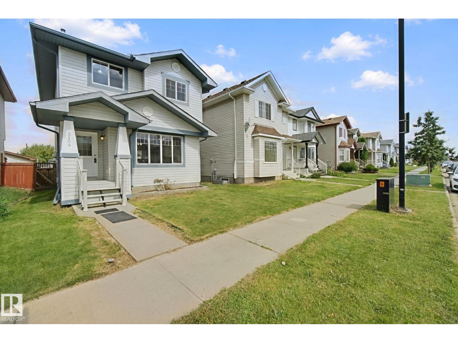 3104 32 AV NW - 4
