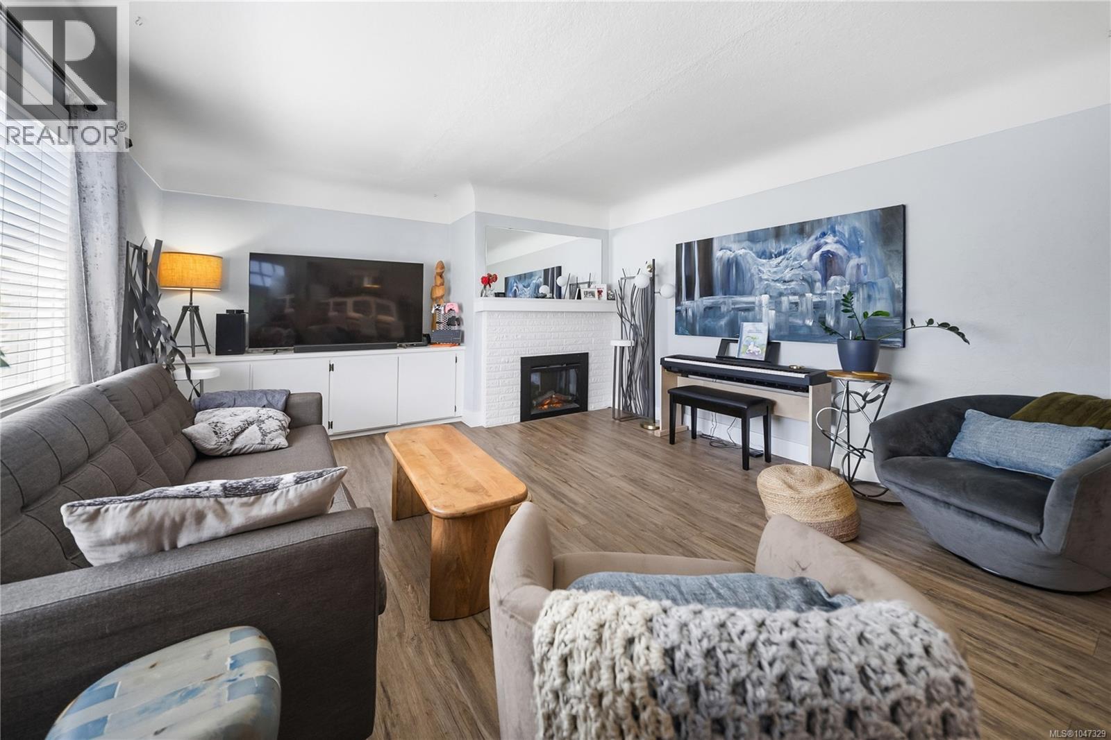 1232 Pearce Cres - 9