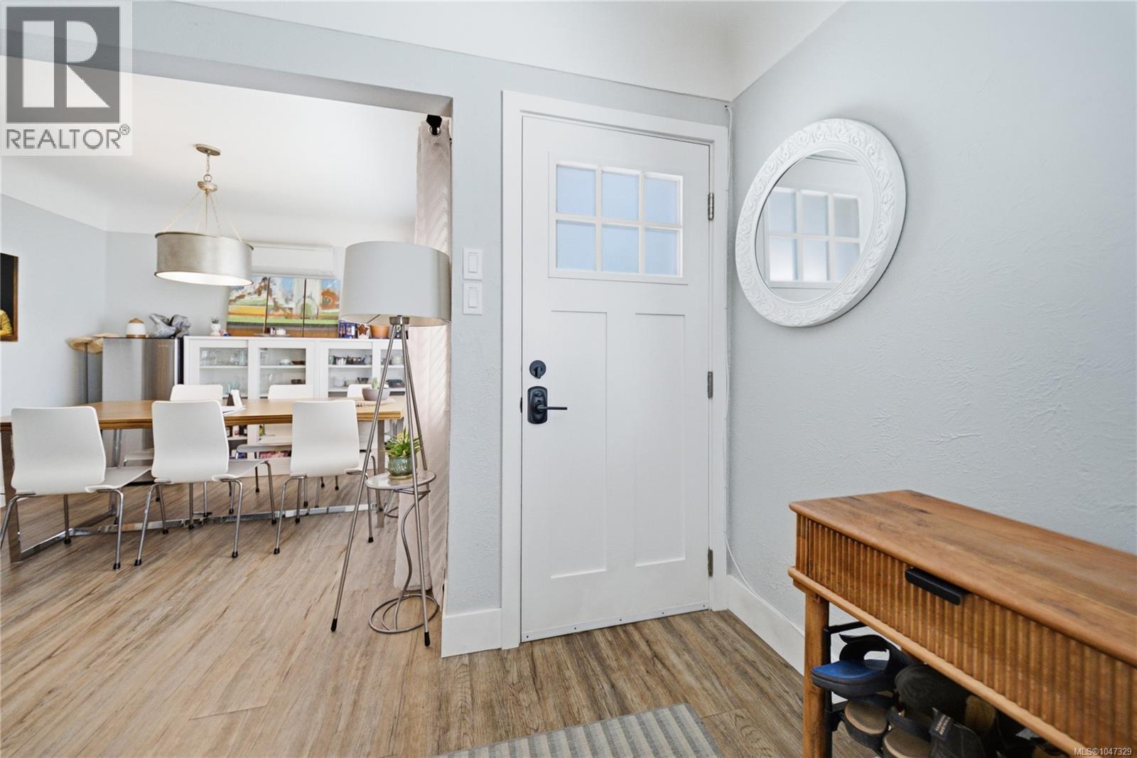 1232 Pearce Cres, Saanich