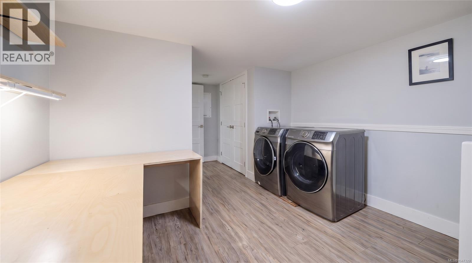 1232 Pearce Cres - 28