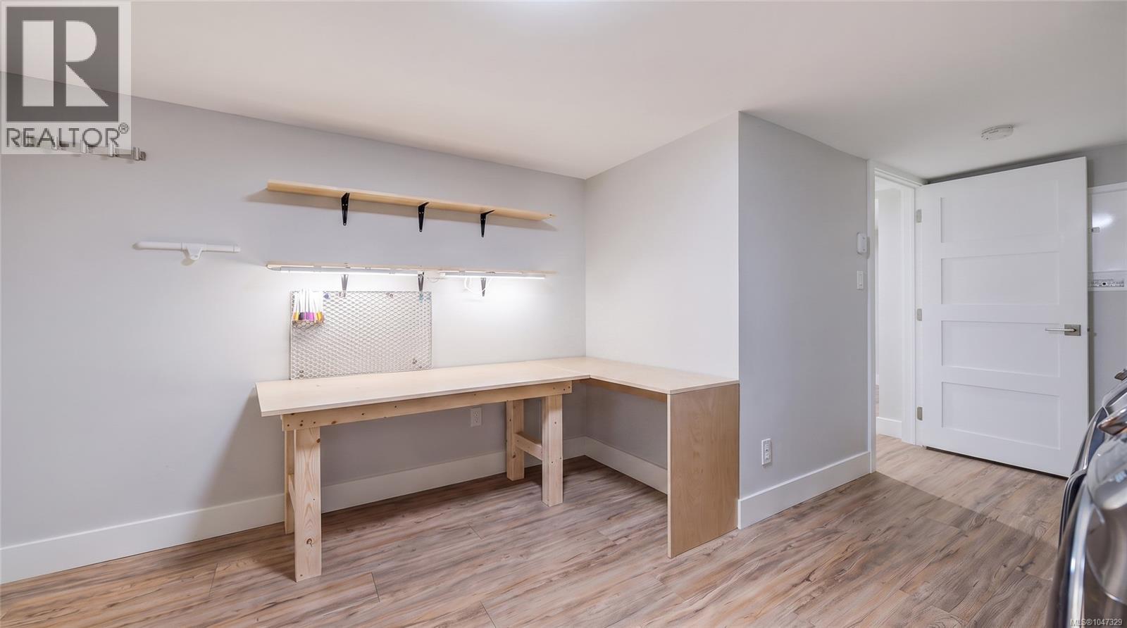 1232 Pearce Cres, Saanich