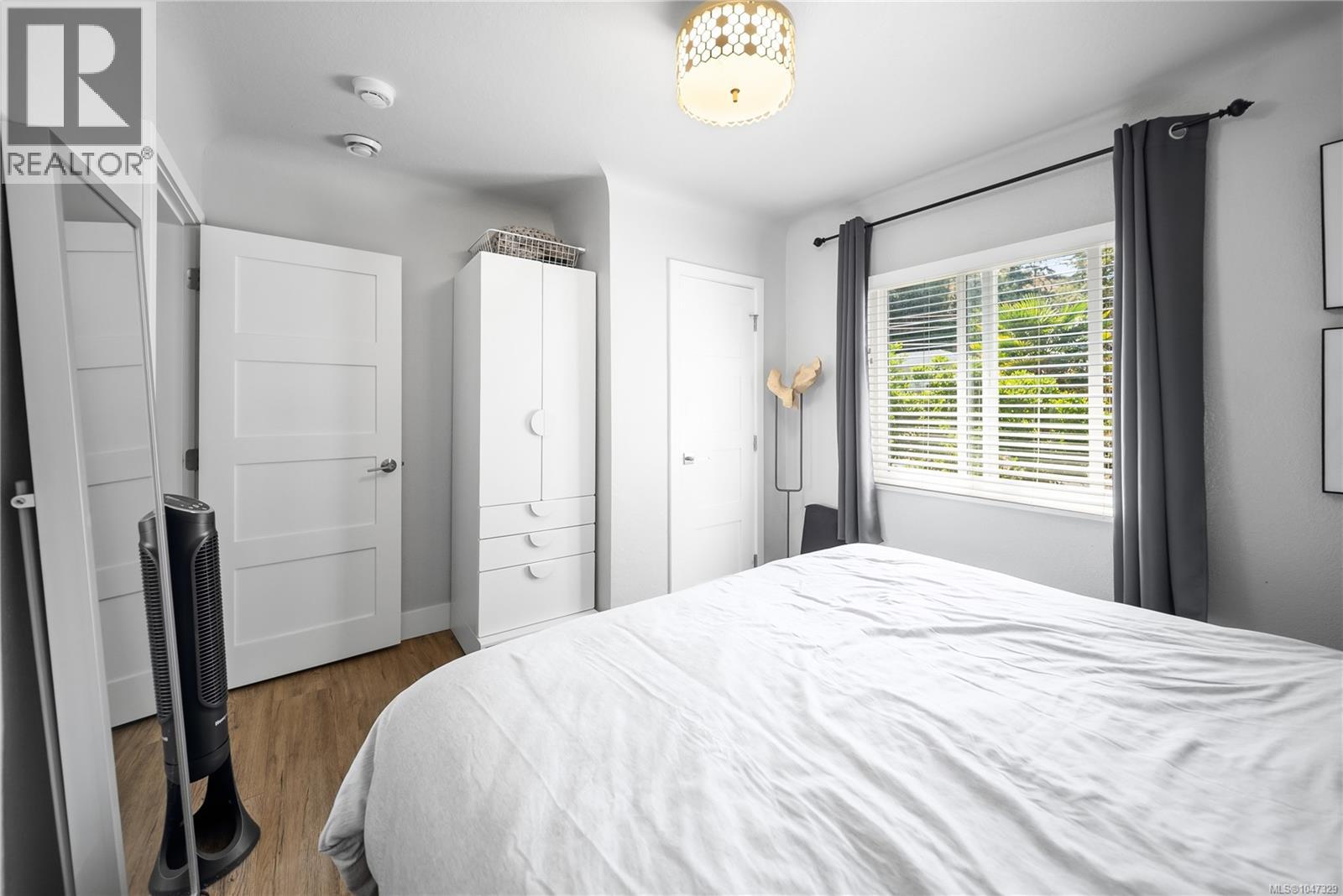 1232 Pearce Cres, Saanich