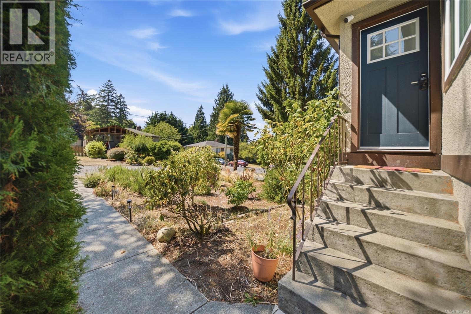 1232 Pearce Cres, Saanich