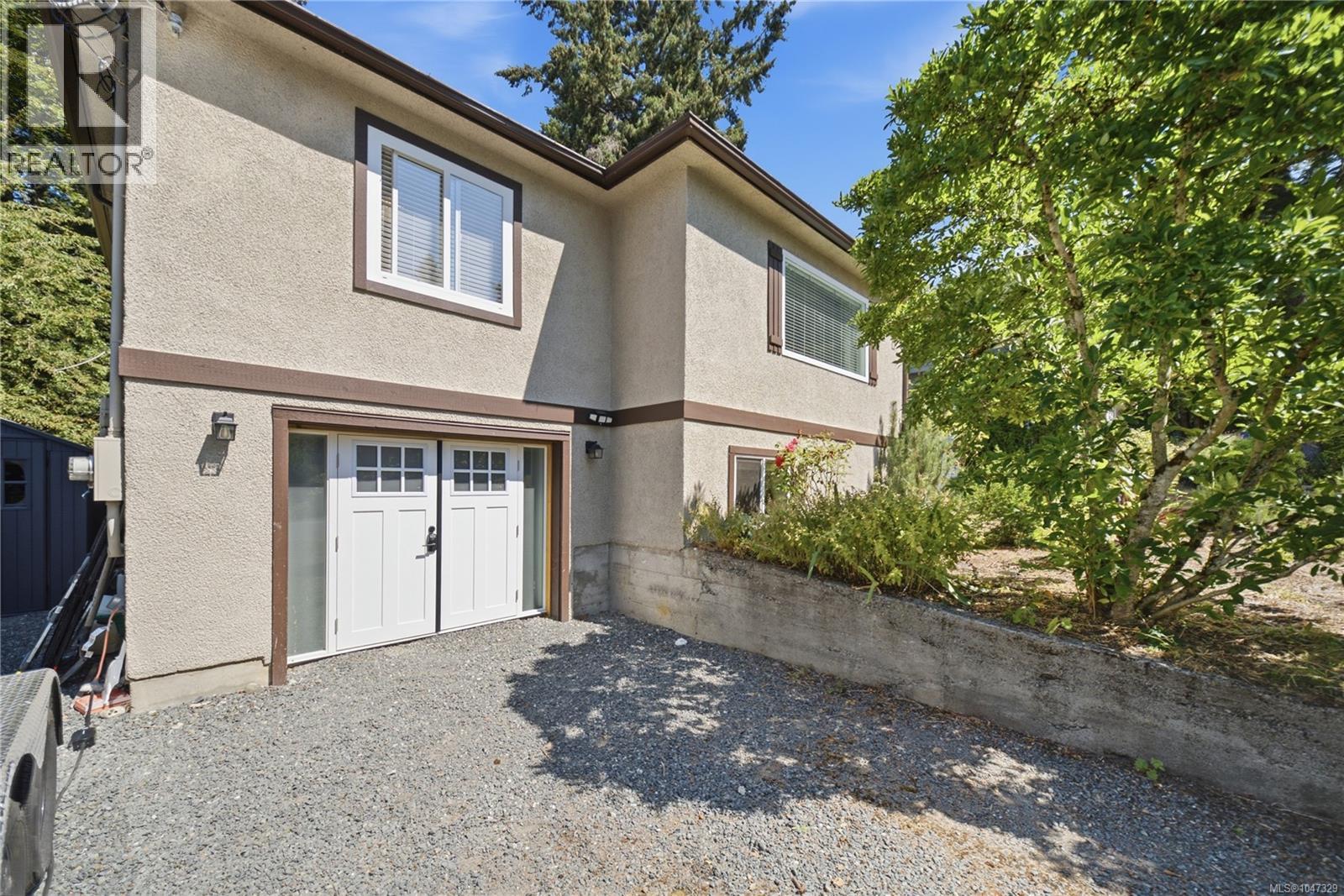 1232 Pearce Cres, Saanich