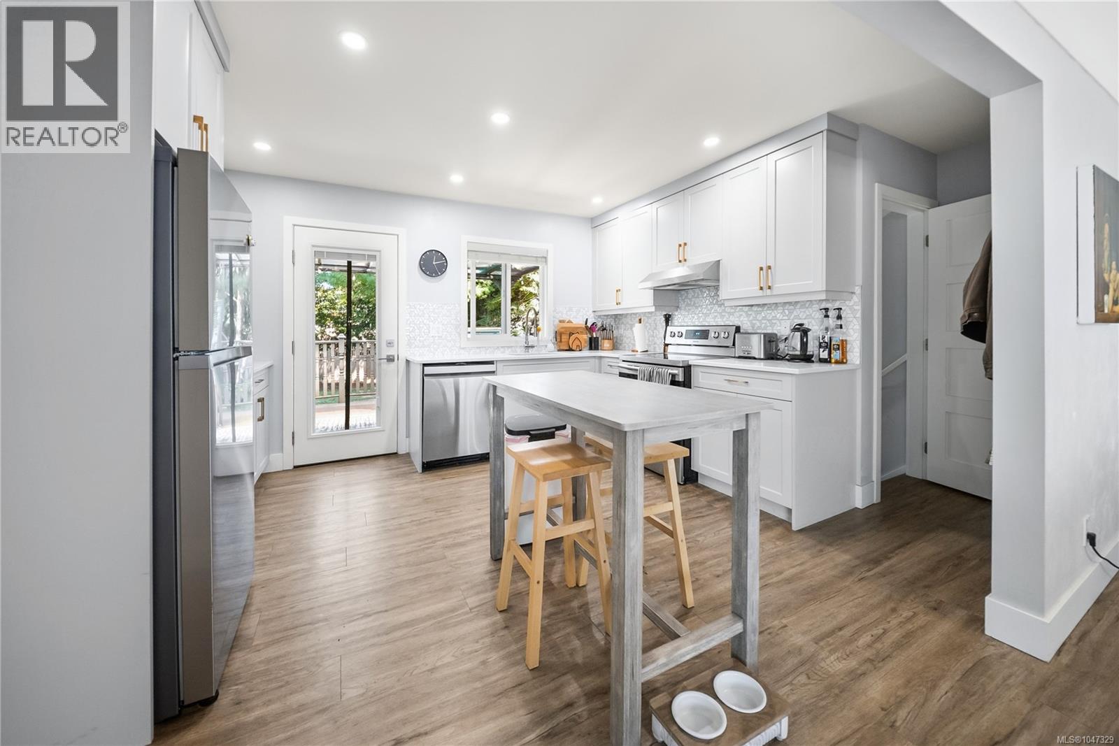 1232 Pearce Cres, Saanich