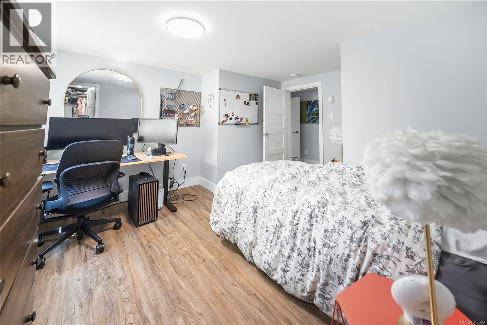 1232 Pearce Cres, Saanich