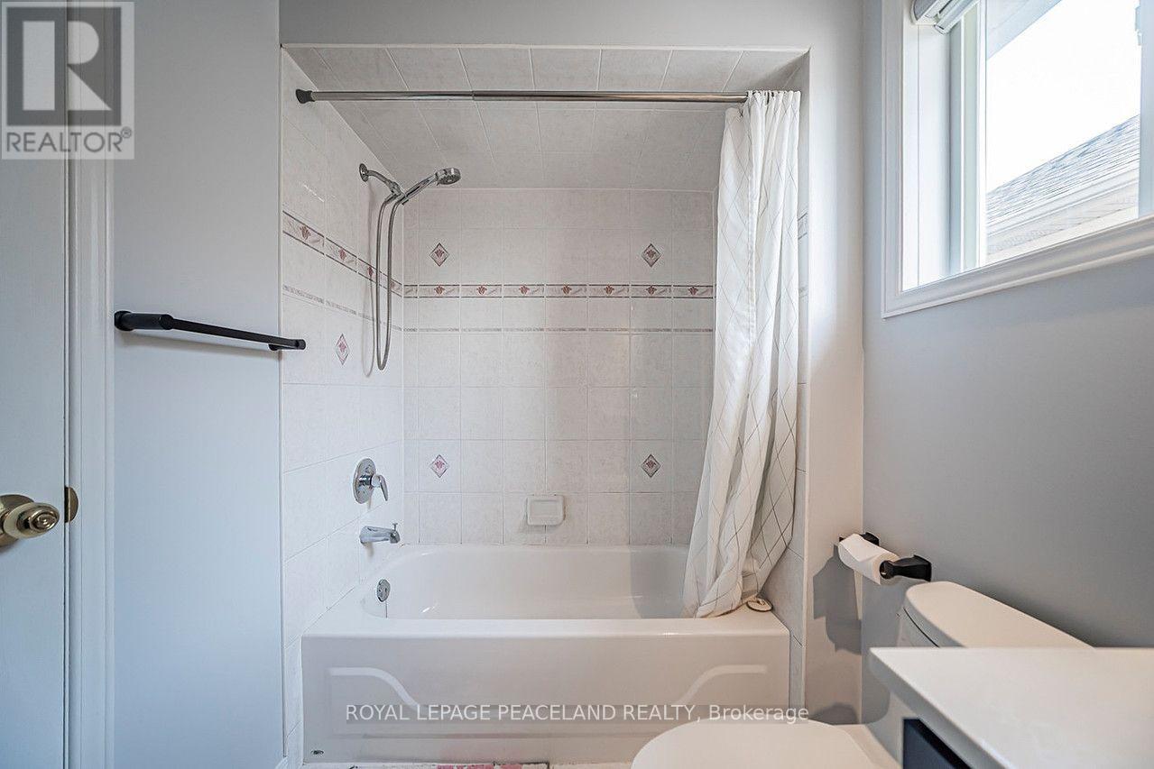 110 FOXFIELD CRESCENT - 35