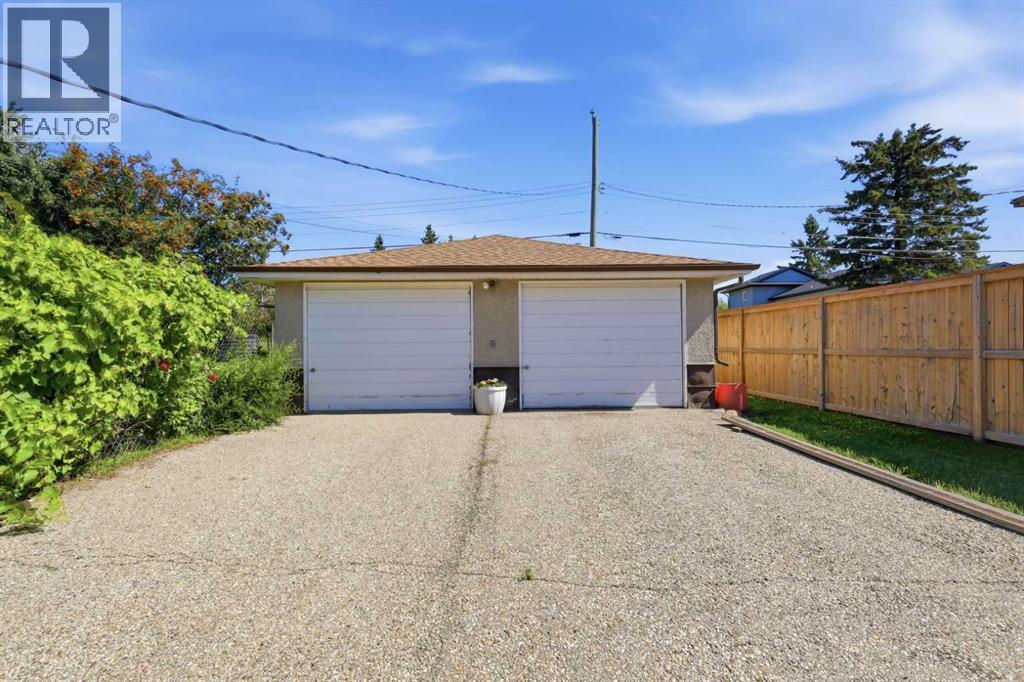 4015 39 Street - 4