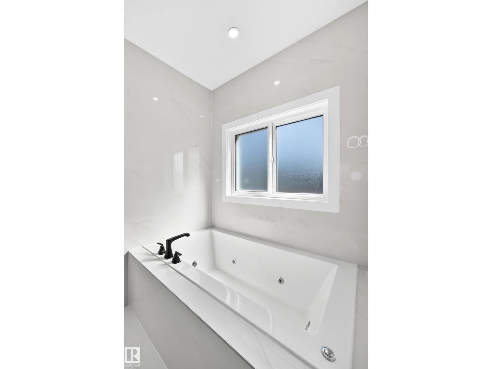 3101 SOLEIL BV - Image 39