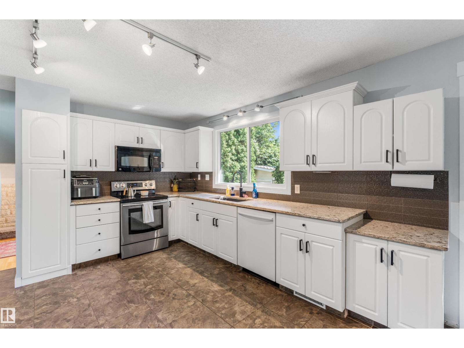16119 78 AV NW - 14