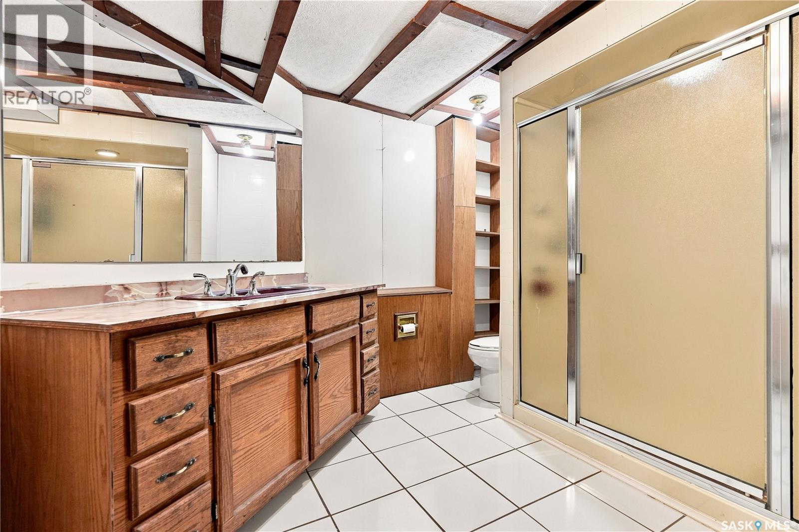 986 Rowell CRESCENT N - Image 32